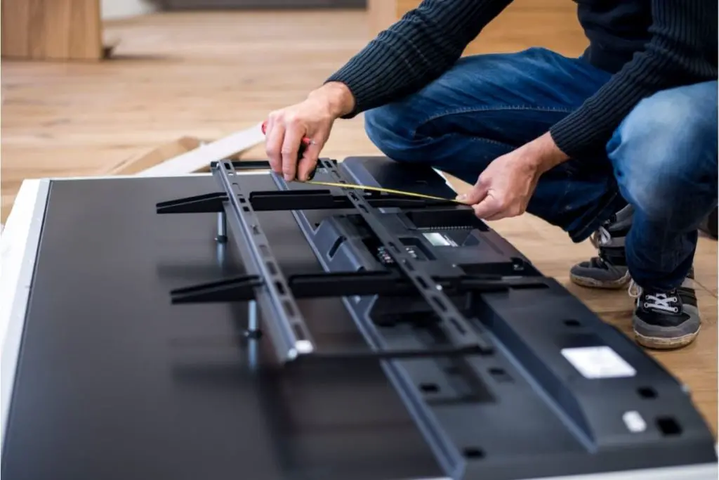 How To Mount A Flatscreen Tv To The Wall